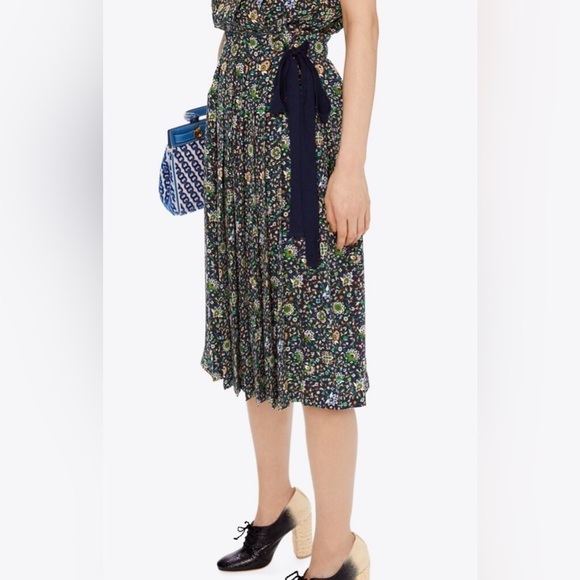 Tory Burch Silk Pleated Wrap Midi Skirt in Navy Soleil Print Size 4 - Picture 1 of 9
